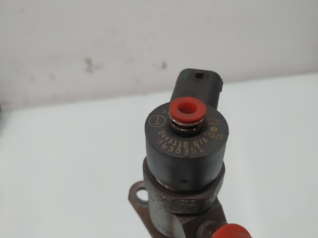 8658351 VOLVO Inyector de combustible  comprar en Jaén