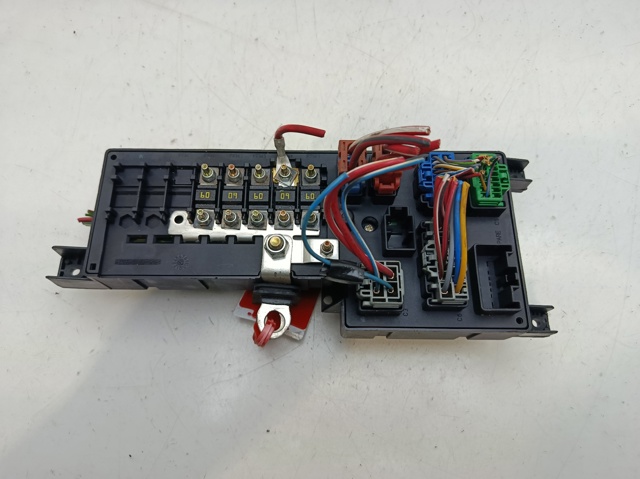 Precio del repuesto Caja reles S80 I sedán