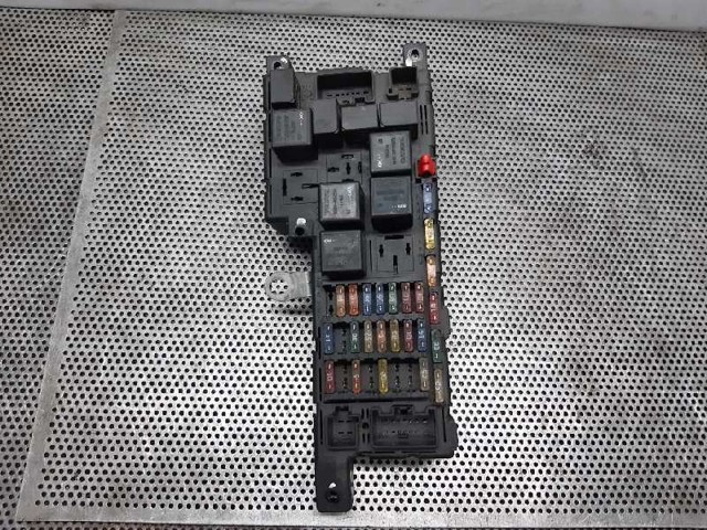 8678449 VOLVO Caja de fusibles  comprar en Lleida