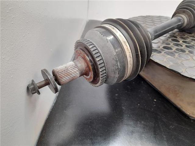 8689214 VOLVO Semieje delantero derecho  en stock Huelva