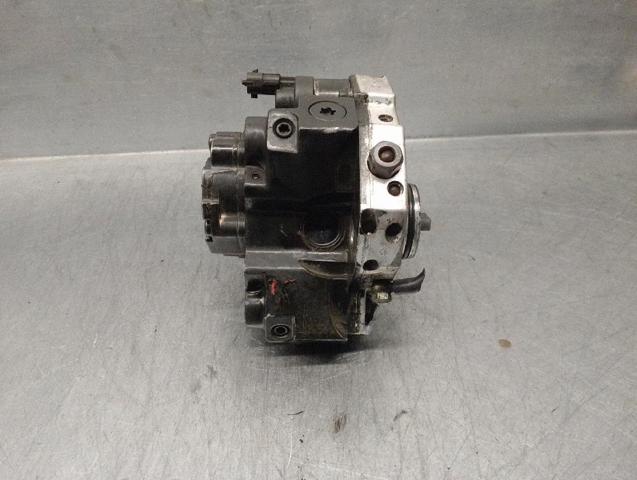 VOLVO 8689590 Bomba inyectora  en stock Terrassa