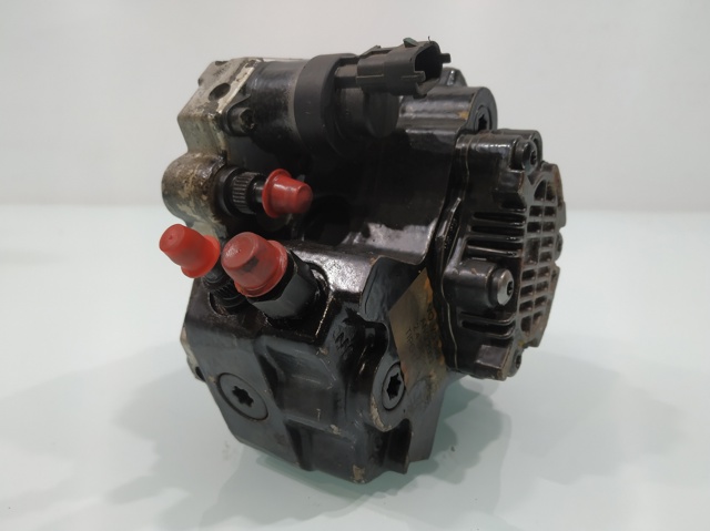 8689590 VOLVO Bomba inyectora comprar Alcalá