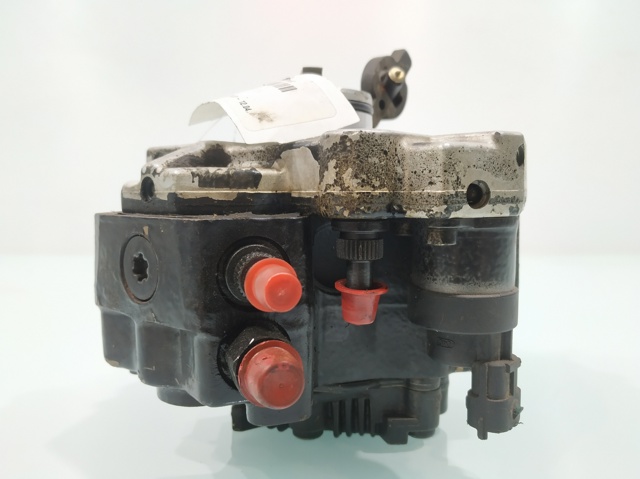 VOLVO 8689590 Bomba de alta presión de combustible  disponible España