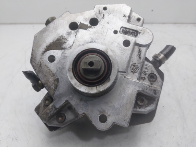 8689590 VOLVO Bomba de alta presión de combustible  disponible Vigo