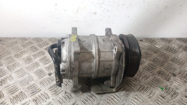 8708581 VOLVO Compresor de aire acondicionado  en stock Córdoba