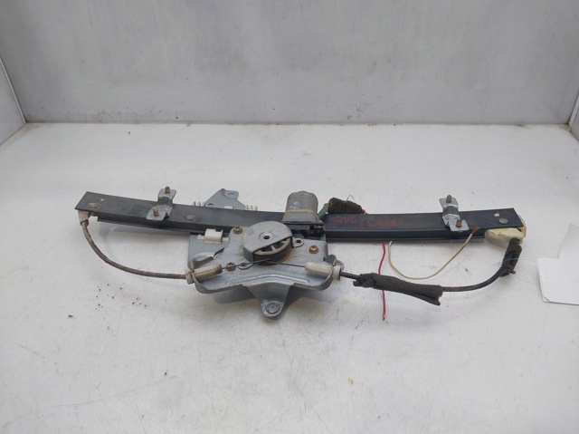 Motor eléctrico, elevalunas, puerta delantera izquierda 8810008001 Ssang Yong