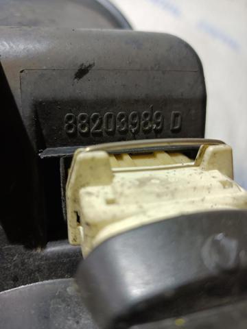 88203989D Faro derecho  en stock Sabadell