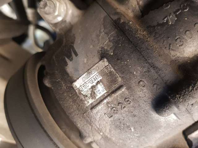 Compresor de aire acondicionado 883100F050 Toyota