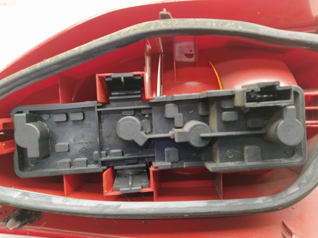 PEUGEOT 89300260 Piloto trasero derecho comprar Barcelona
