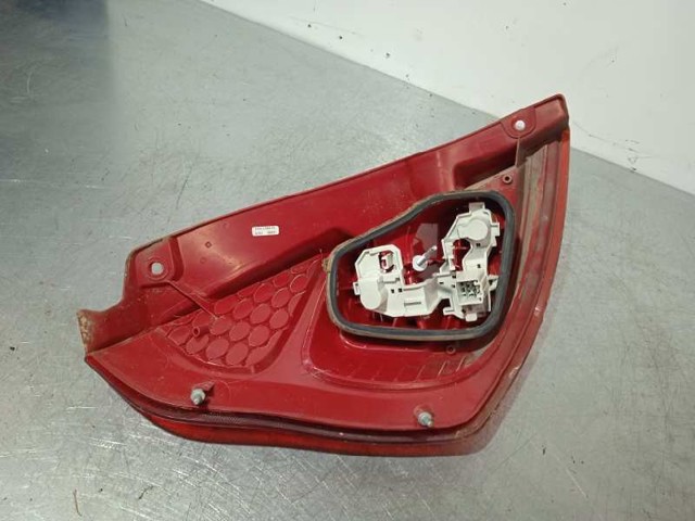 FORD 8A6113404A Piloto trasero derecho  disponible Valladolid