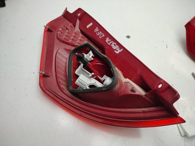 FORD 8A6113404AC Piloto trasero derecho  en stock Salamanca
