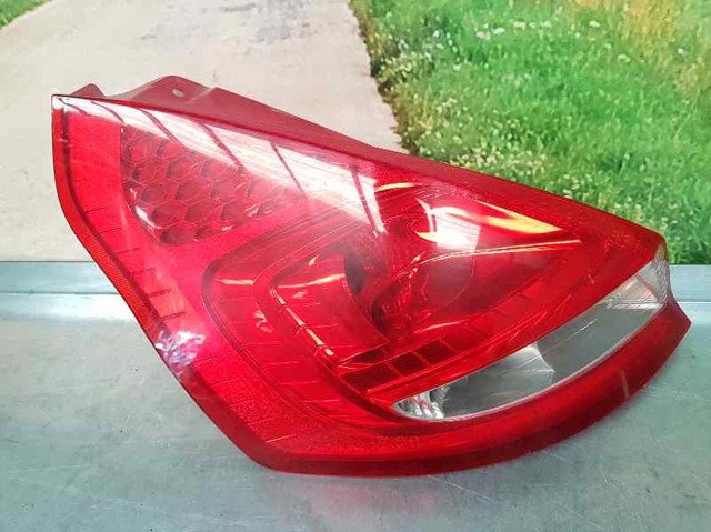 Piloto trasero izquierdo 8A6113405A FORD