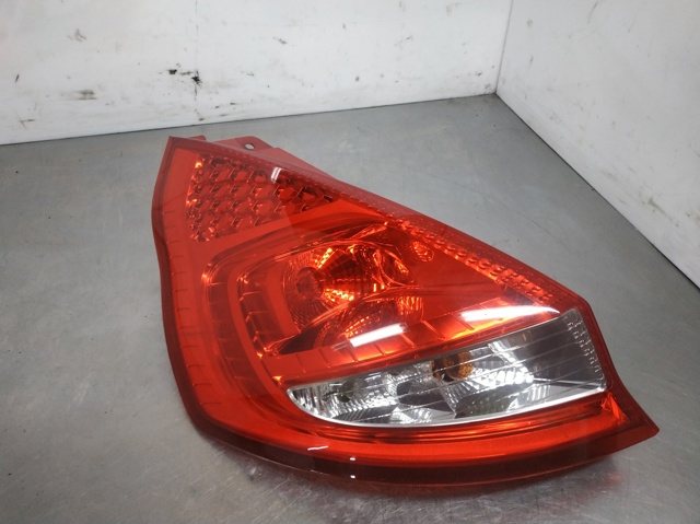8A6113405A Piloto trasero izquierdo  disponible Málaga