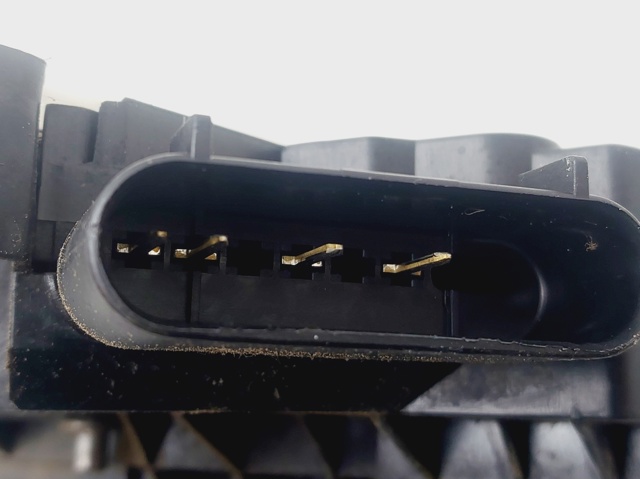 8A6AA21812BE FORD Cerradura de puerta delantera derecha  en stock Huelva