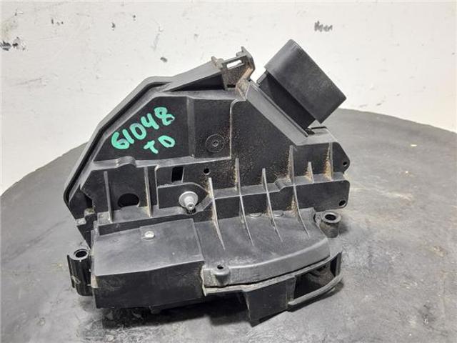 8A6AA26412AE FORD Cerradura de la puerta trasera derecha  disponible Ourense