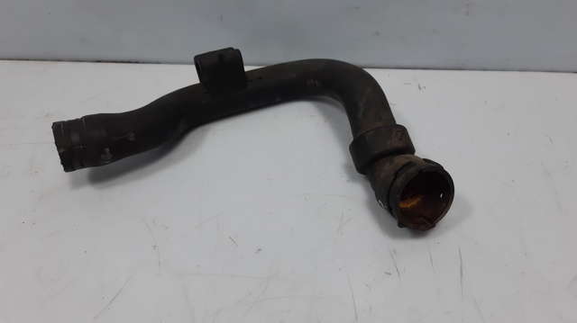8D0121101AD Manguera superior del radiador comprar Sevilla