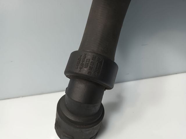 8D0121101AD Manguera superior del radiador comprar Girona
