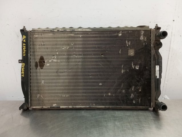 8D0121251AT Radiador de refrigeración del motor  disponible Málaga