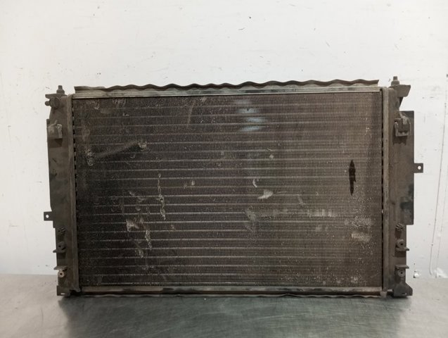 8D0121251AT Radiador de refrigeración del motor  disponible Utrera