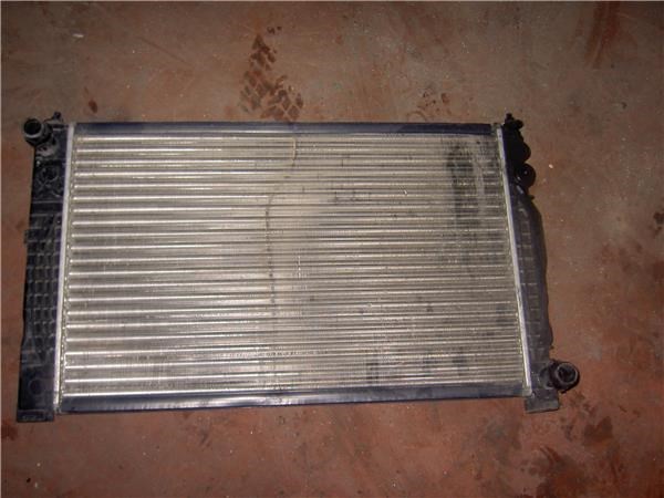 VAG 8D0121251N Radiador de refrigeración del motor  disponible Valladolid