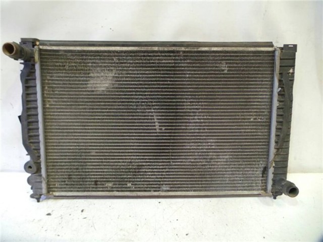 VAG 8D0121251N Radiador de refrigeración del motor  disponible Valladolid