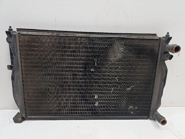 8D0121251Q Radiador de refrigeración del motor  disponible Utrera