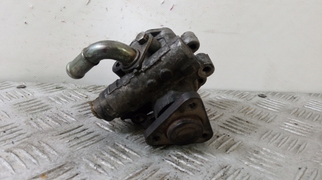 8D0145155Q Bomba de dirección asistida  comprar en Reus