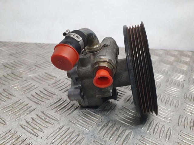 8D0145156L Bomba de dirección  en stock Sabadell