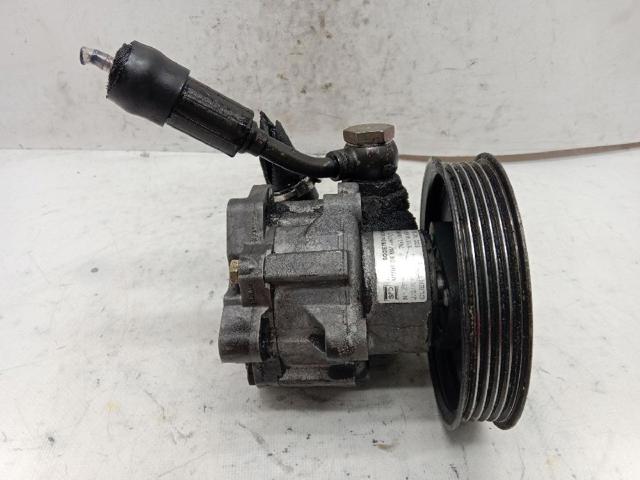 8D0145156T Bomba de dirección  en stock Granada