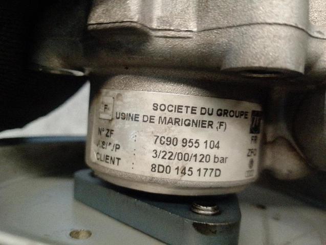 8D0145177D Bomba de dirección  en stock Granada