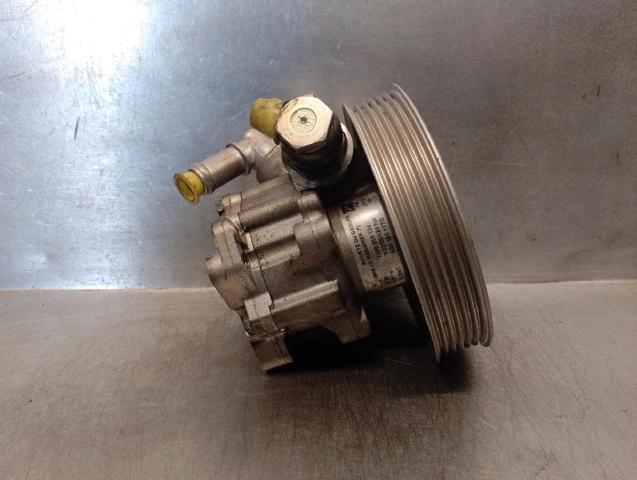 VAG 8D0145177D Bomba de dirección  en stock Salamanca