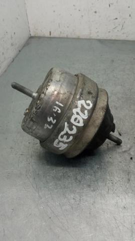 Soporte de motor izquierdo 8D0199379J VAG