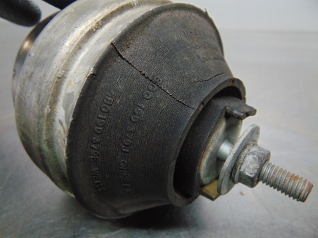 VAG 8D0199379J Soporte izquierdo del motor comprar Barcelona