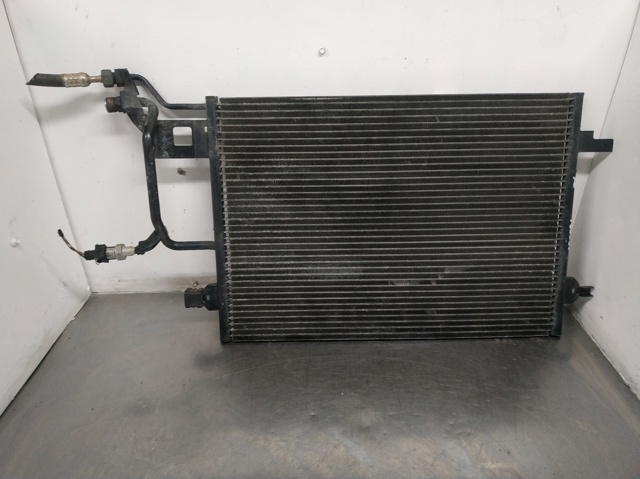VAG 8D0260401H Condensador de aire acondicionado  disponible España