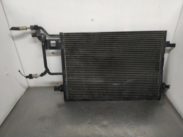 VAG 8D0260401H Condensador de aire acondicionado  disponible España