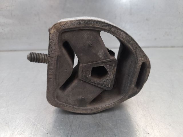 Soporte izquierdo de la transmisión 8D0399151H VAG