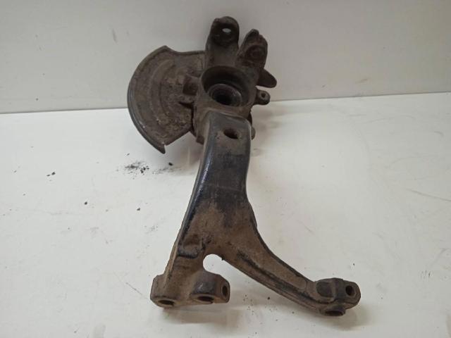 8D0407257 Mangueta delantera izquierda comprar Sevilla
