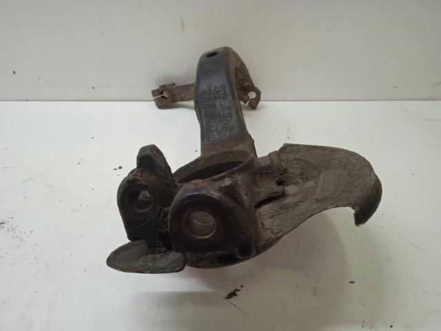 8D0407257 Mangueta delantera izquierda  en stock Sabadell
