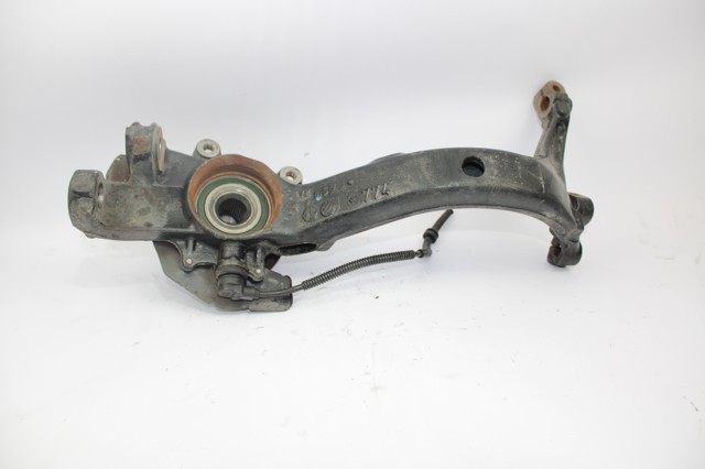 8D0407257AE Mangueta delantera izquierda  comprar en Reus