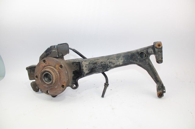 8D0407257AE Mangueta delantera izquierda  en stock Sabadell