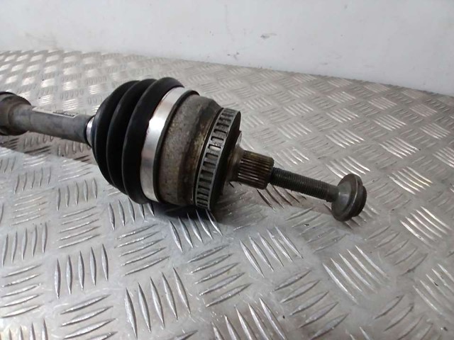 8D0407272AQ Semieje delantero derecho  en stock Granada