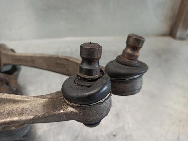 8D0407509G Brazo superior izquierdo de la suspensión delantera  en stock Castellón