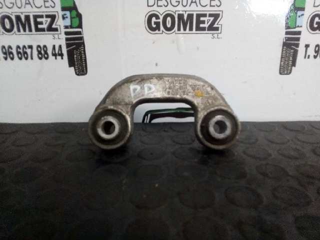 8D0411318D Bieleta estabilizadora delantera derecha  en stock Sabadell