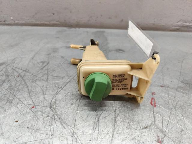 8D0422373C Depósito de bomba de dirección hidráulica  en stock Granada