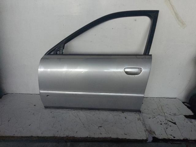 Puerta delantera izquierda 8D0831051C VAG/Audi