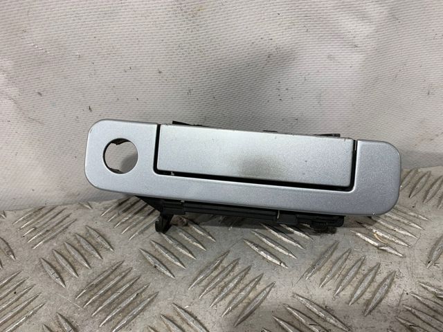 Tirador de puerta exterior delantero izquierda 8D0837207A VAG/Audi