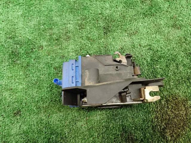 VAG 8D0839015A Cerradura de puerta trasera izquierda  en stock Salamanca