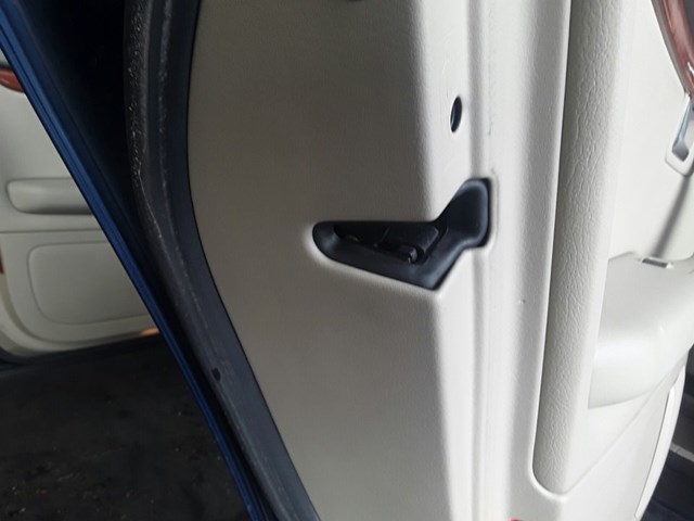 Cerradura de puerta trasera izquierda 8D0839015D VAG/Audi