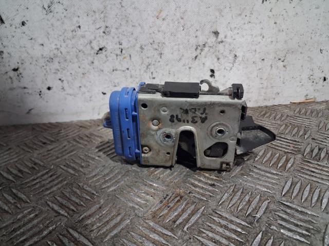 8D0839016A VAG Cerradura de la puerta trasera derecha  en stock Gandía