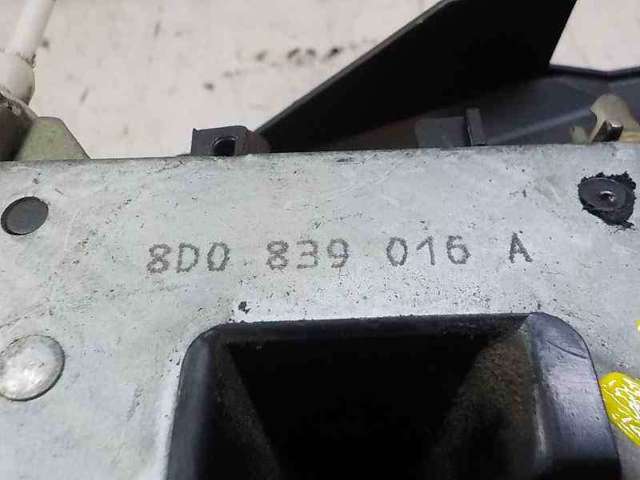 VAG 8D0839016A Cerradura de la puerta trasera derecha  disponible Valladolid